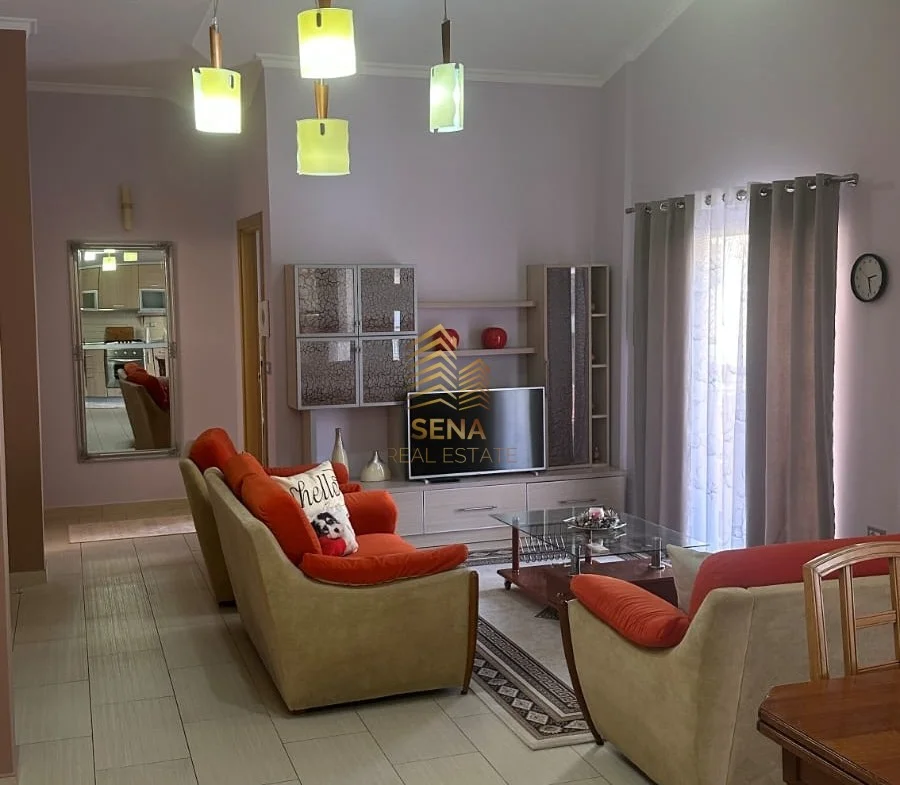 Tirane, jepet me qera apartament 3+1+Ballkon Kati 2, 144 m² 850 € (Komuna e Parisit)