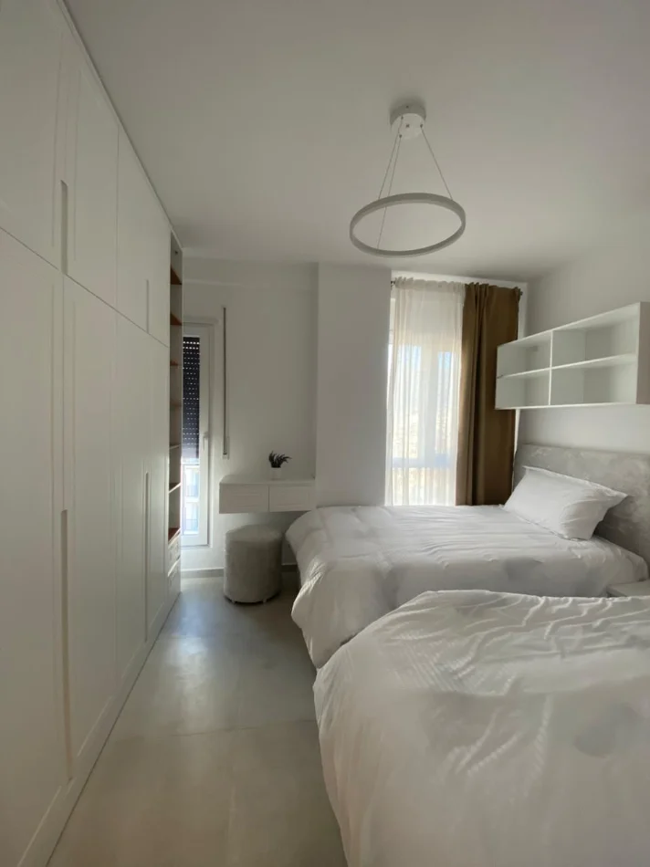 Tirane, jepet me qera apartament 2+1+Ballkon Kati 6, 98 m² 1.000 € (Pazari i Ri)