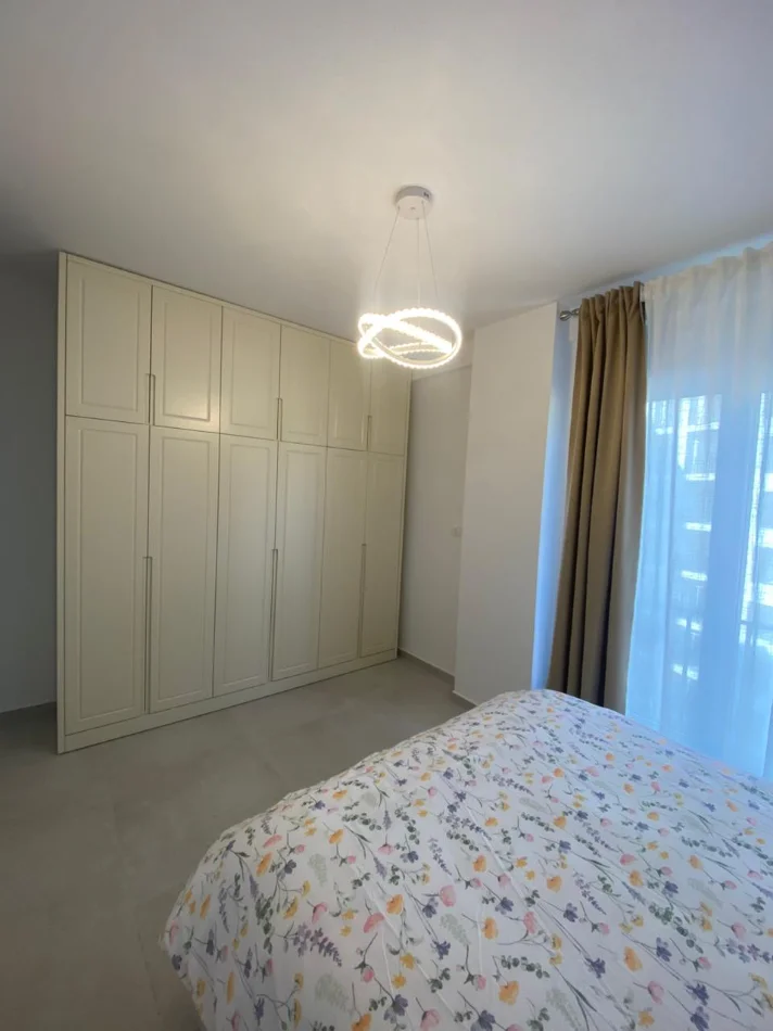 Tirane, jepet me qera apartament 2+1+Ballkon Kati 6, 98 m² 1.000 € (Pazari i Ri)