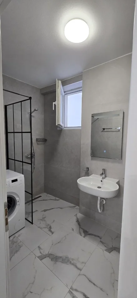 Tirane, jepet me qera apartament 2+1 Kati 3, 82 m² 600 € (LIQENI I THATE)