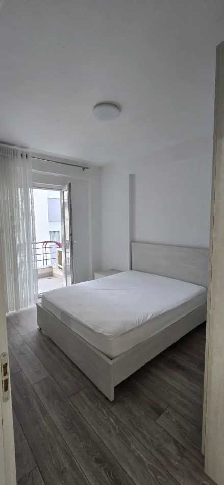 Tirane, jepet me qera apartament 2+1 Kati 3, 82 m² 600 € (LIQENI I THATE)