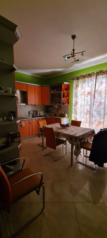 Tirane, jepet me qera Vile 3 Katshe Kati 4, 420 m² 4.000 € (MYSLYM SHYRI)