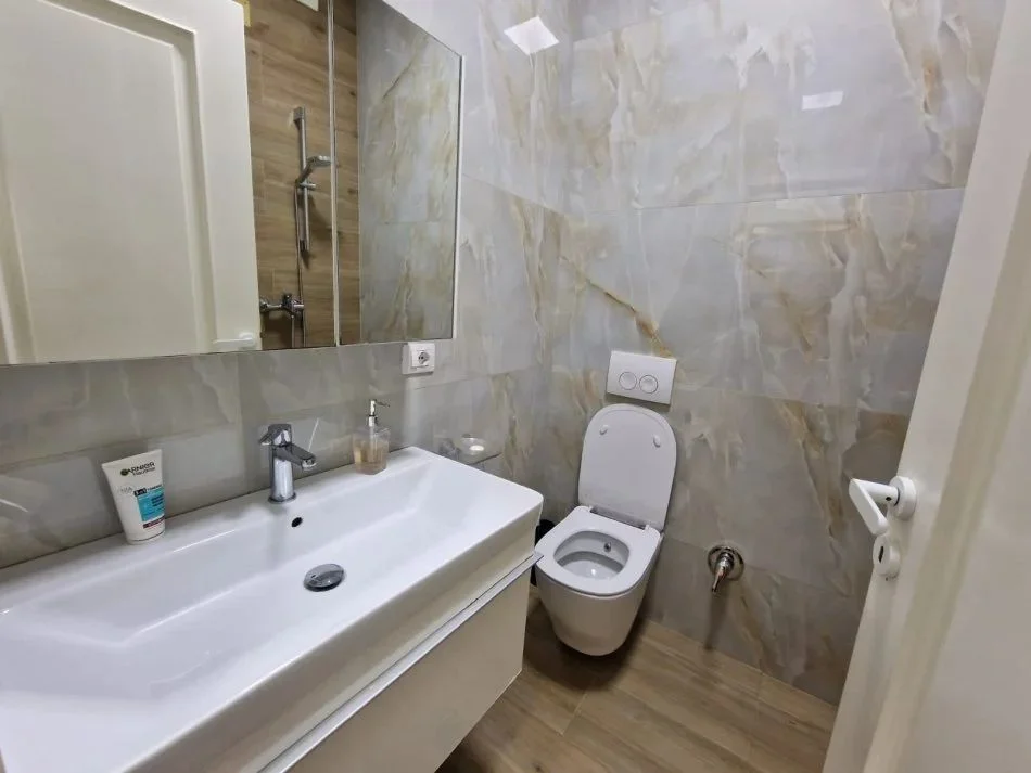 Tirane, shitet apartament 3+1 Kati 8, 137 m² 350.000 € (RRUGA FORTUZI)