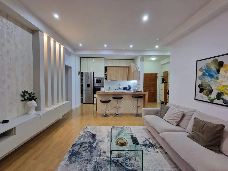 Tirane, shitet apartament 3+1 Kati 8, 137 m² 350.000 € (RRUGA FORTUZI)