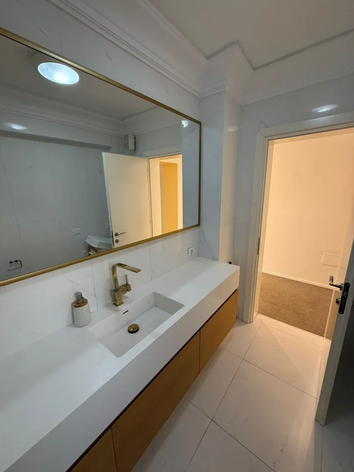 Tirane, jepet me qera zyre , 130 m² 1.500 € (ZOGU I ZI)