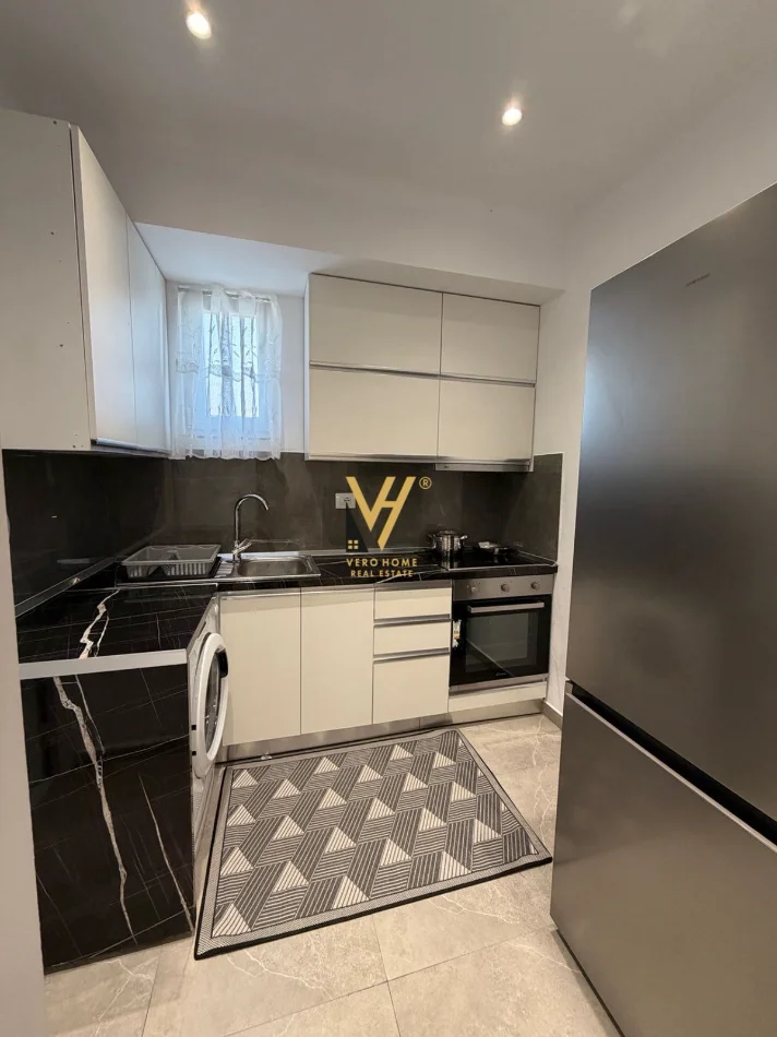 Tirane, jepet me qera apartament 1+1+Ballkon Kati 1, 65 m² 470 € (5 MAJI)