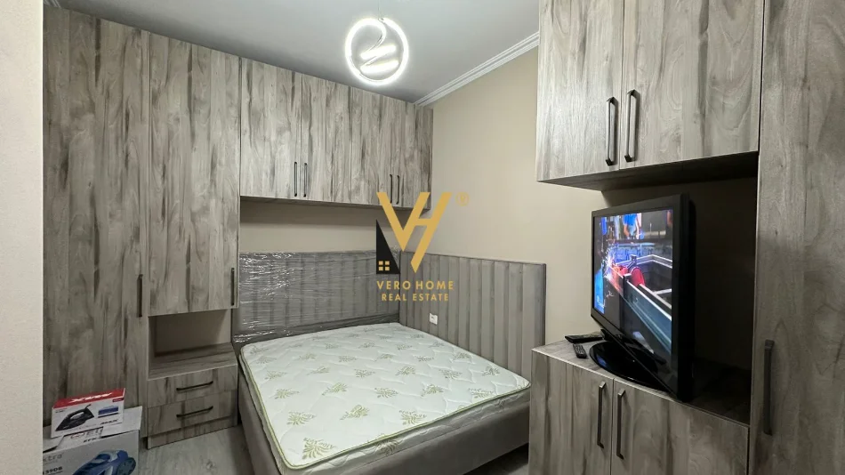 Tirane, jepet me qera apartament 1+1+Ballkon Kati 2, 55 m² 600 € (PAZARI I RI)