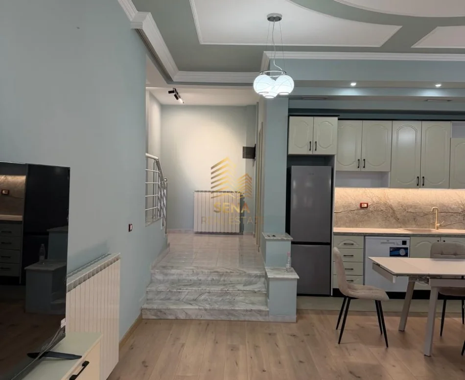 Tirane, jepet me qera apartament 2+1 Kati 1, 95 m² 800 € (Ali Demi)