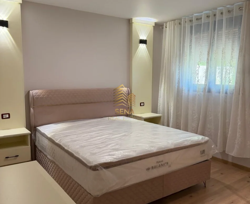 Tirane, jepet me qera apartament 2+1 Kati 1, 95 m² 800 € (Ali Demi)