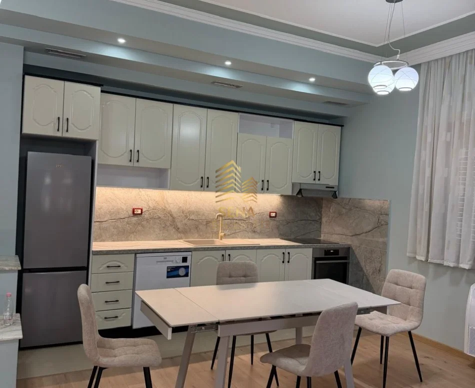 Tirane, jepet me qera apartament 2+1 Kati 1, 95 m² 800 € (Ali Demi)