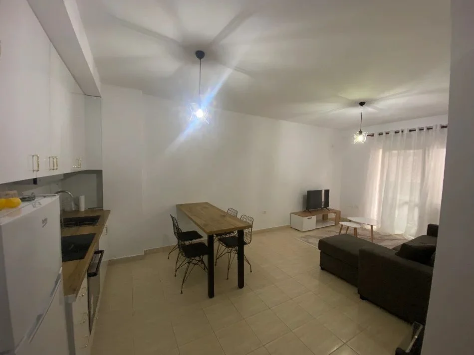 Tirane, jepet me qera apartament 2+1 Kati 3, 75 m² 600 € (RRAPO HEKALI)