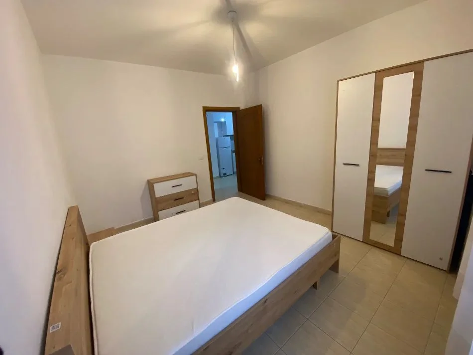 Tirane, jepet me qera apartament 2+1 Kati 3, 75 m² 600 € (RRAPO HEKALI)