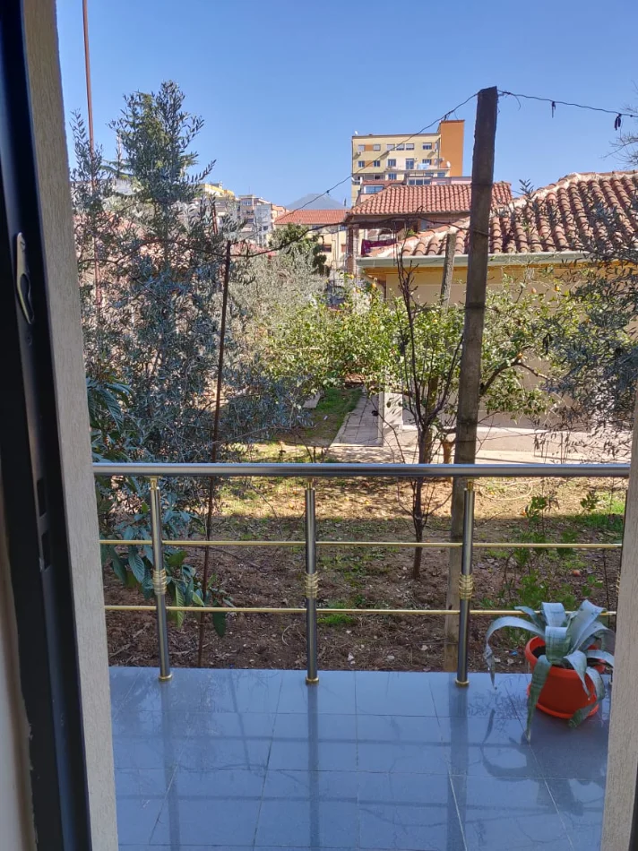 Tirane, jepet me qera apartament 2+1 Kati 2, 90 m² 650 € (RRUGA FORTUZI)