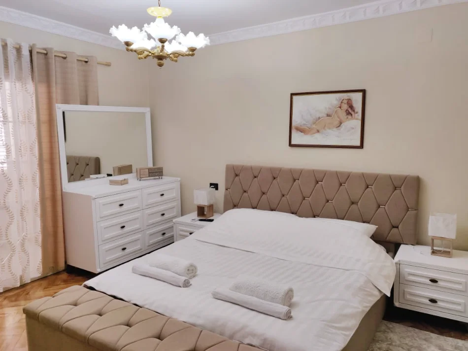 Tirane, jepet me qera apartament 2+1 Kati 2, 90 m² 650 € (RRUGA FORTUZI)