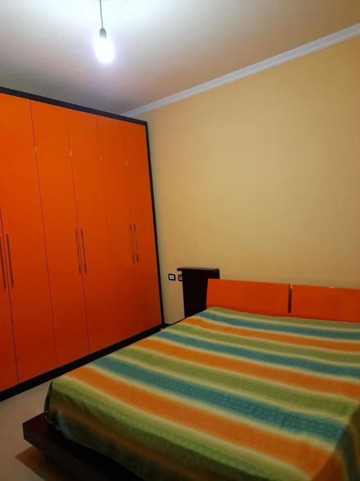Tirane, jepet me qera apartament 2+1 Kati 1, 100 m² 500 € (VILAT GJERMANE)