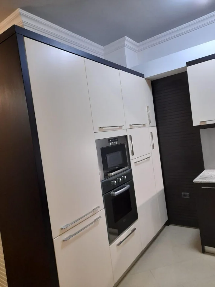 Tirane, jepet me qera apartament 2+1 Kati 1, 100 m² 500 € (VILAT GJERMANE)