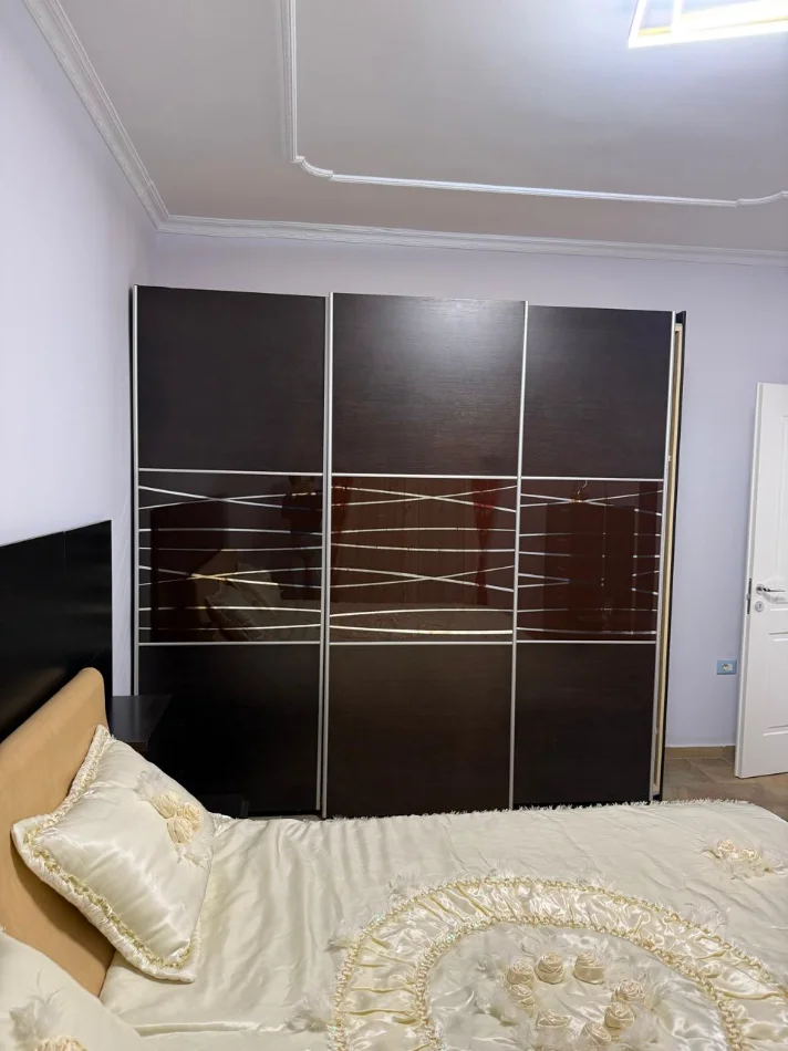 Tirane, jepet me qera apartament 1+1 Kati 3, 100 m² 450 € (RRUGA E ELBASANIT)