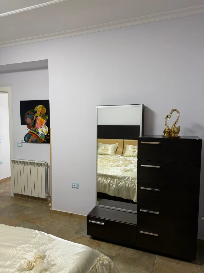 Tirane, jepet me qera apartament 1+1 Kati 3, 100 m² 450 € (RRUGA E ELBASANIT)