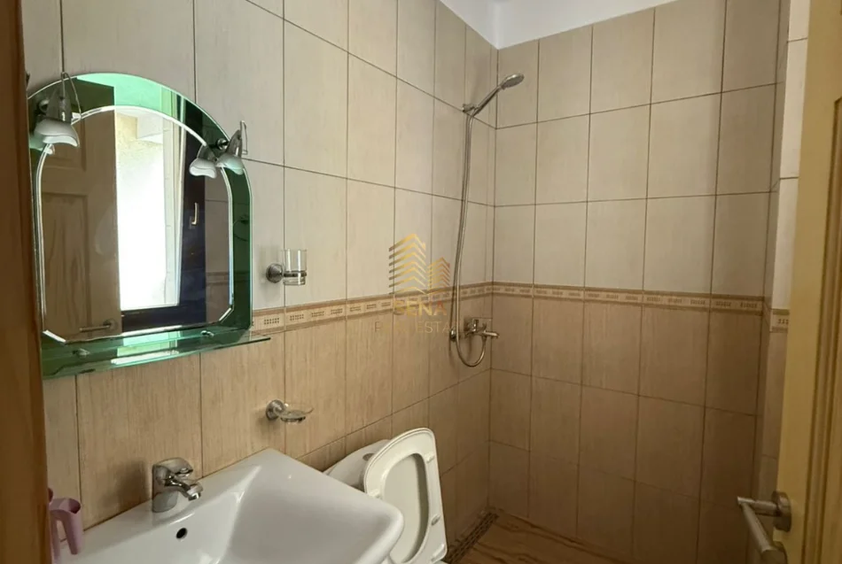 Tirane, jepet me qera apartament 2+1+Ballkon Kati 4, 85 m² 60.000 € (Selite)