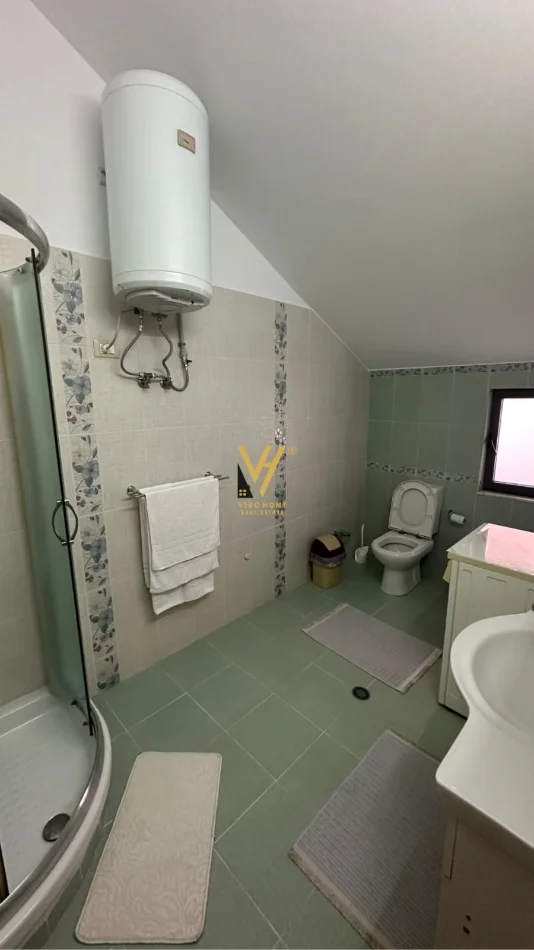 Tirane, jepet me qera apartament 3+1+Ballkon Kati 2, 144 m² 870 € (KRISTAL CENTER)