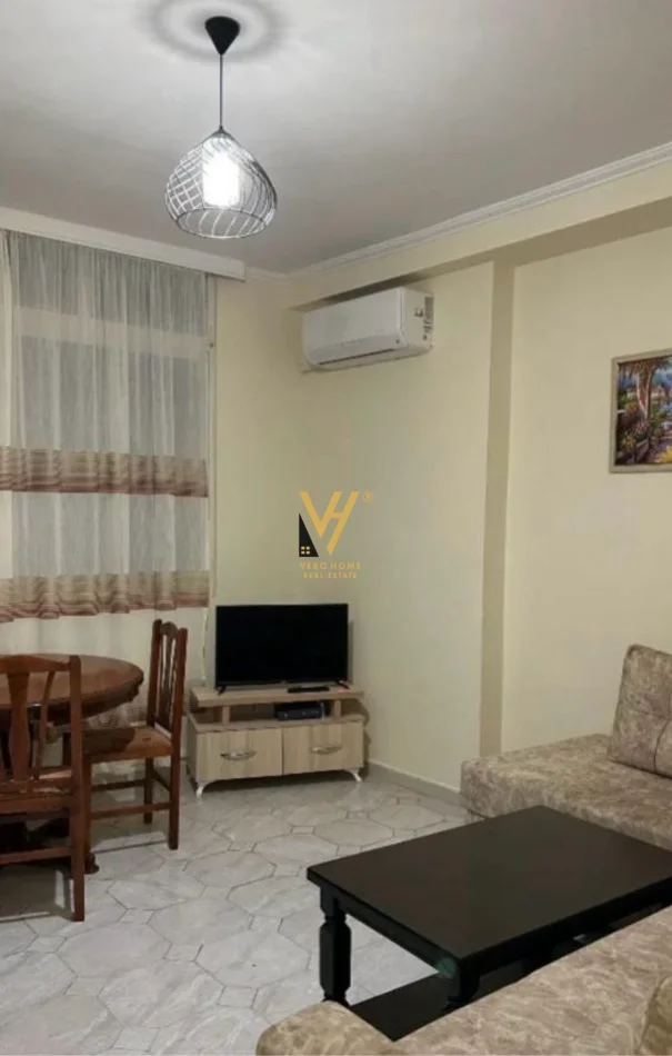 Tirane, jepet me qera apartament 1+1+Ballkon Kati 3, 50 m² 470 € (STADIUMI DINAMO)