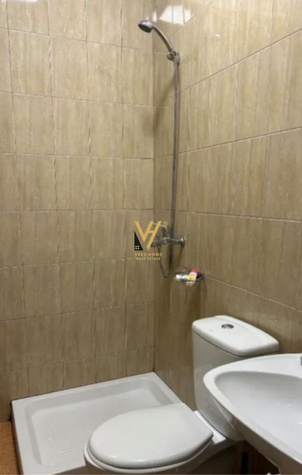 Tirane, jepet me qera apartament 1+1+Ballkon Kati 3, 50 m² 470 € (STADIUMI DINAMO)