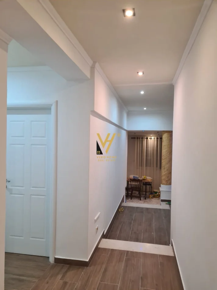 Tirane, jepet me qera zyre Kati 1, 145 m² 820 € (QYTET STUDENTI)