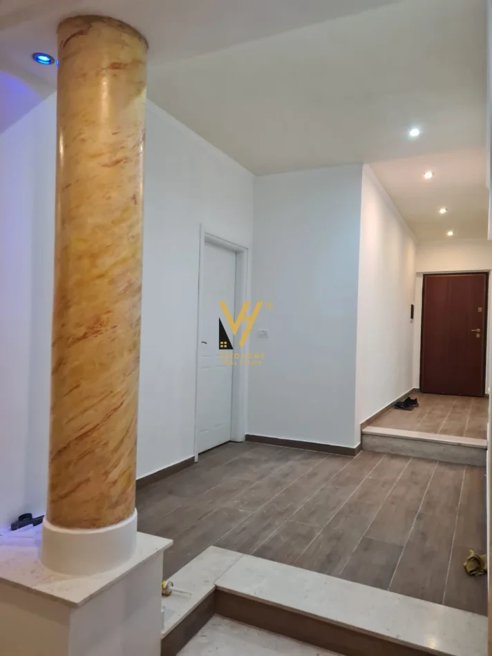 Tirane, jepet me qera zyre Kati 1, 145 m² 820 € (QYTET STUDENTI)