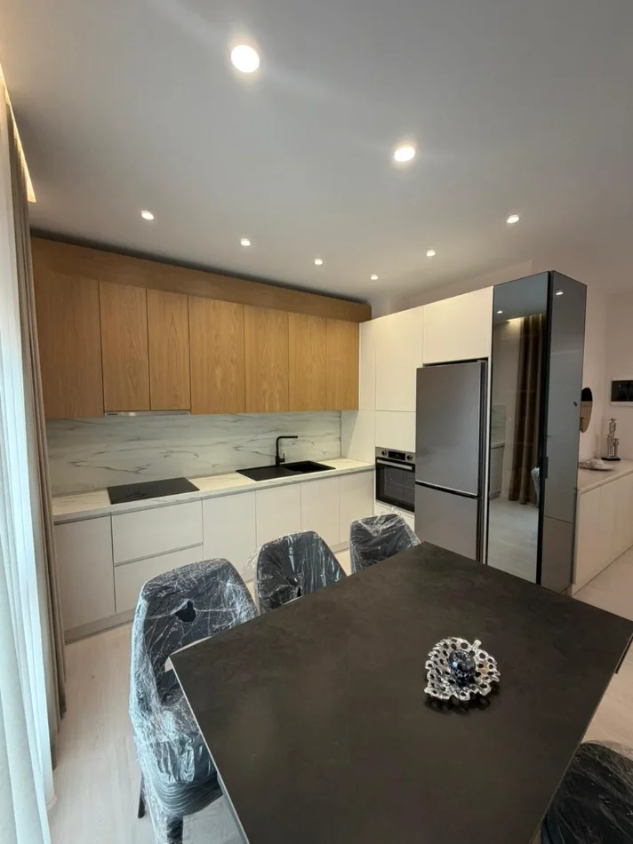 Tirane, jepet me qera apartament 1+1 Kati 5, 77 m² 800 € (xhamlliku)