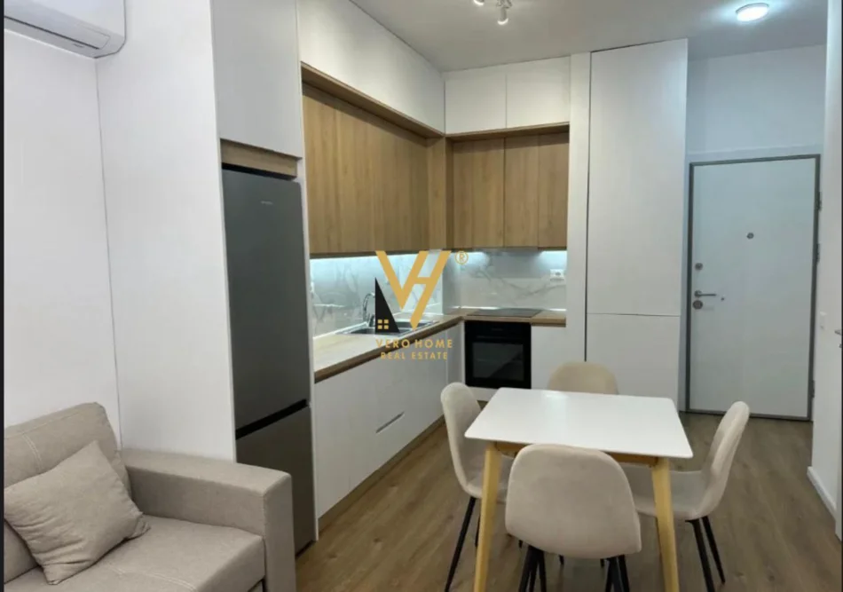 Tirane, jepet me qera apartament 1+1+Ballkon Kati 3, 50 m² 440 € (ALI DEMI)