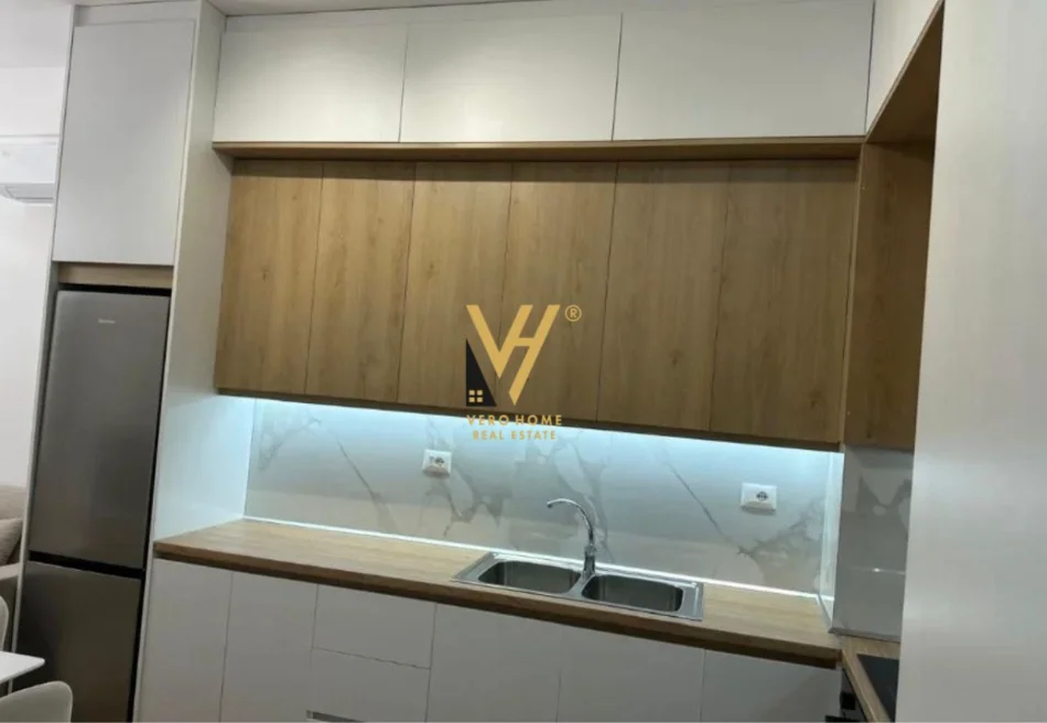 Tirane, jepet me qera apartament 1+1+Ballkon Kati 3, 50 m² 440 € (ALI DEMI)