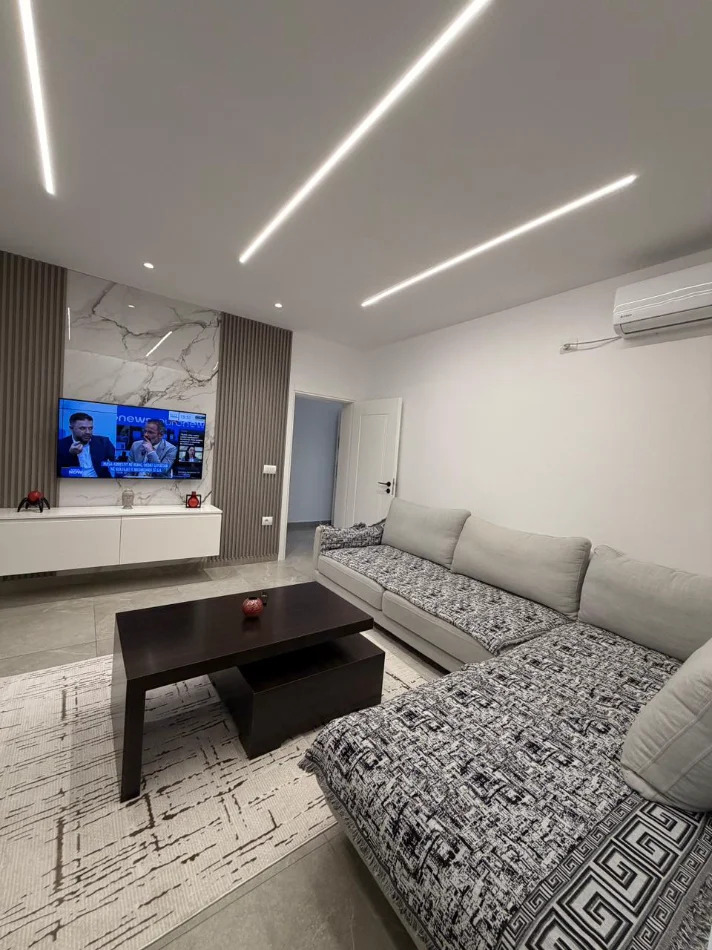 Tirane, jepet me qera apartament 1+1+Aneks+Ballkon Kati 1, 65 m² 450 € (tregu industrial)