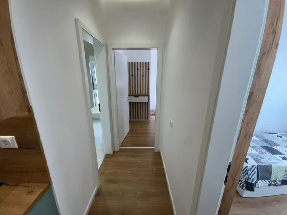 Tirane, jepet me qera apartament 2+1 Kati 7, (Ali Demi)
