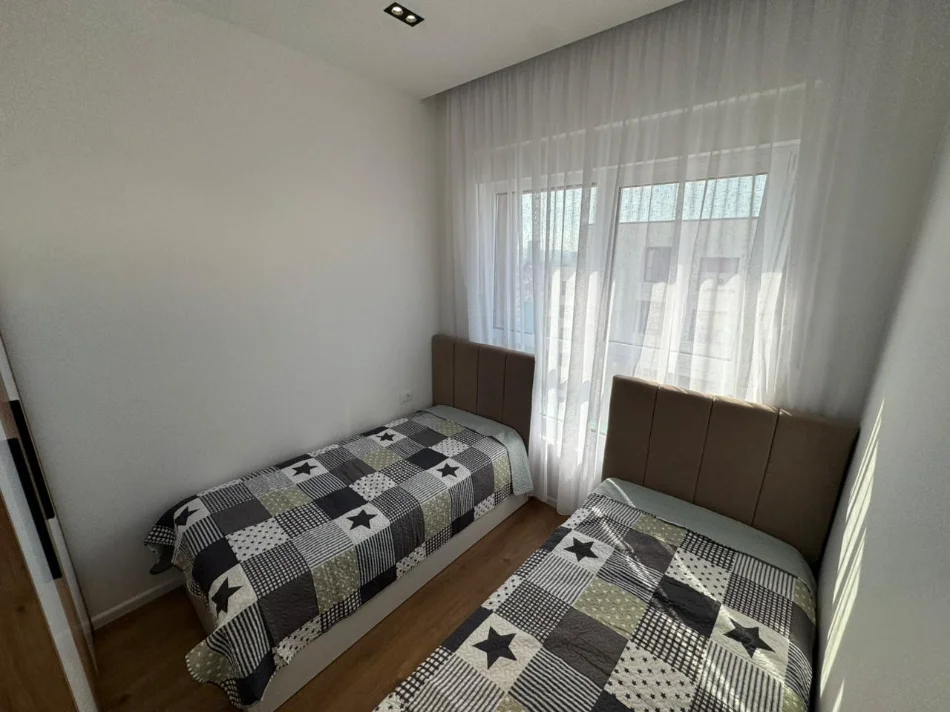 Tirane, jepet me qera apartament 2+1 Kati 7, (Ali Demi)