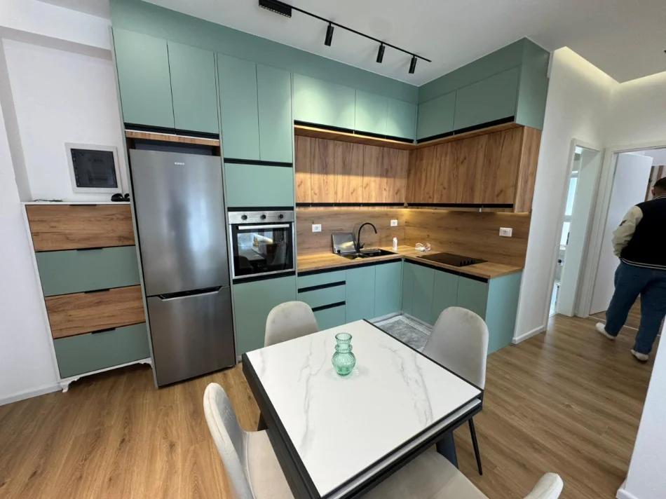 Tirane, jepet me qera apartament 2+1 Kati 7, (Ali Demi)