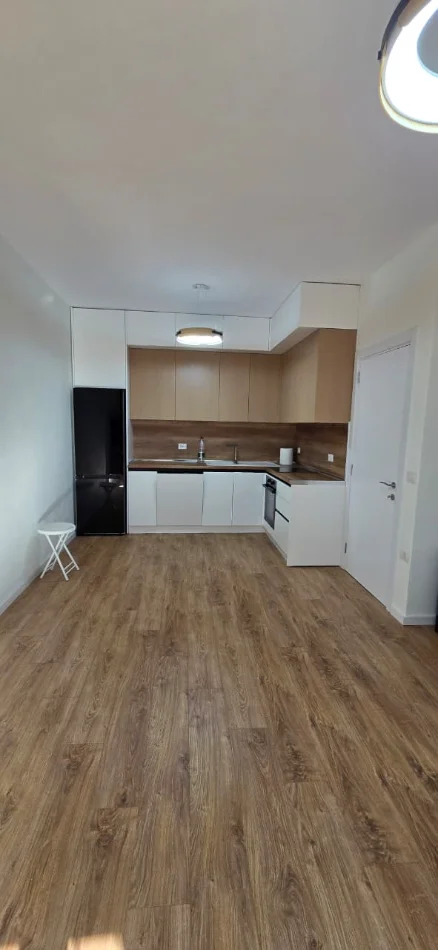 Tirane, jap me qera apartament 3+1+Ballkon Kati 8, 125 m² 600 € (UNIVERS CITY)