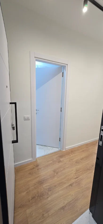 Tirane, jap me qera apartament 3+1+Ballkon Kati 8, 125 m² 600 € (UNIVERS CITY)