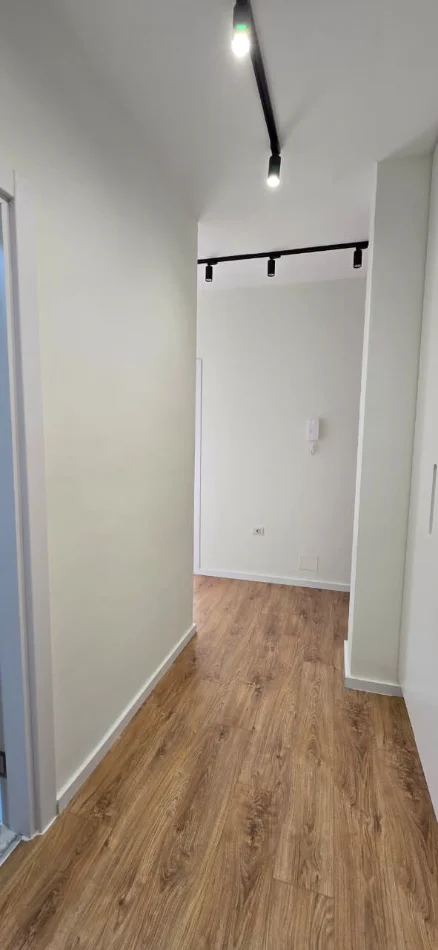 Tirane, jap me qera apartament 3+1+Ballkon Kati 8, 125 m² 600 € (UNIVERS CITY)