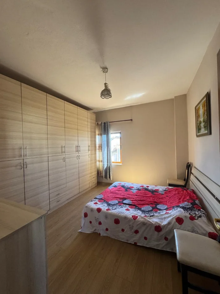 Tirane, jepet me qera apartament 1+1 Kati 3, 60 m² 300 €