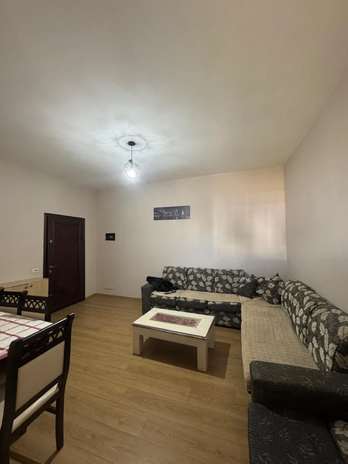 Tirane, jepet me qera apartament 1+1 Kati 3, 60 m² 300 €