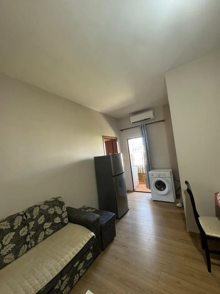 Tirane, jepet me qera apartament 1+1 Kati 3, 60 m² 300 €