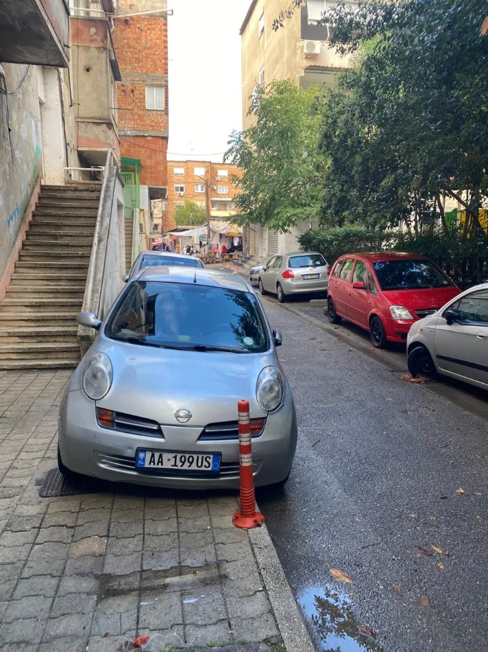 Tirane, shes makine Nissan Micra benzin-gas 2005 Benzin+Gaz, automatik Kondicioner 230.000 km 2.000 €