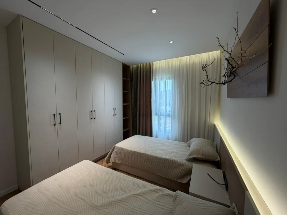 Tirane, shitet apartament 2+1+Ballkon Kati 7, 101 m² 250.000 € (Perballe Delijorgjit)