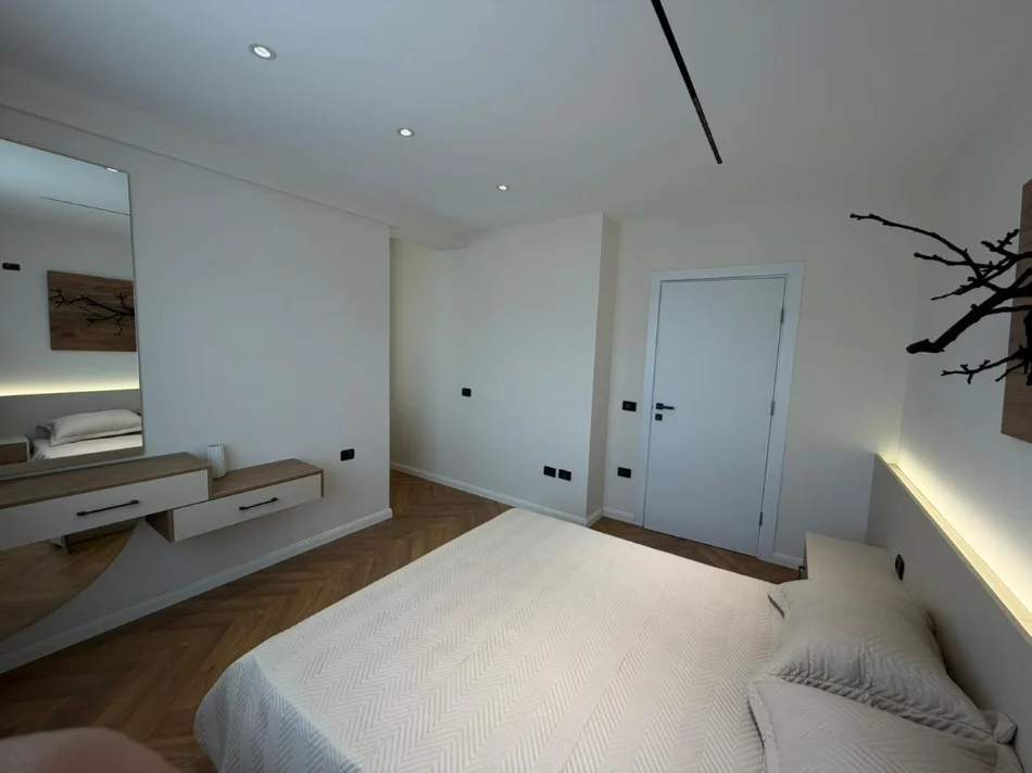 Tirane, shitet apartament 2+1+Ballkon Kati 7, 101 m² 250.000 € (Perballe Delijorgjit)