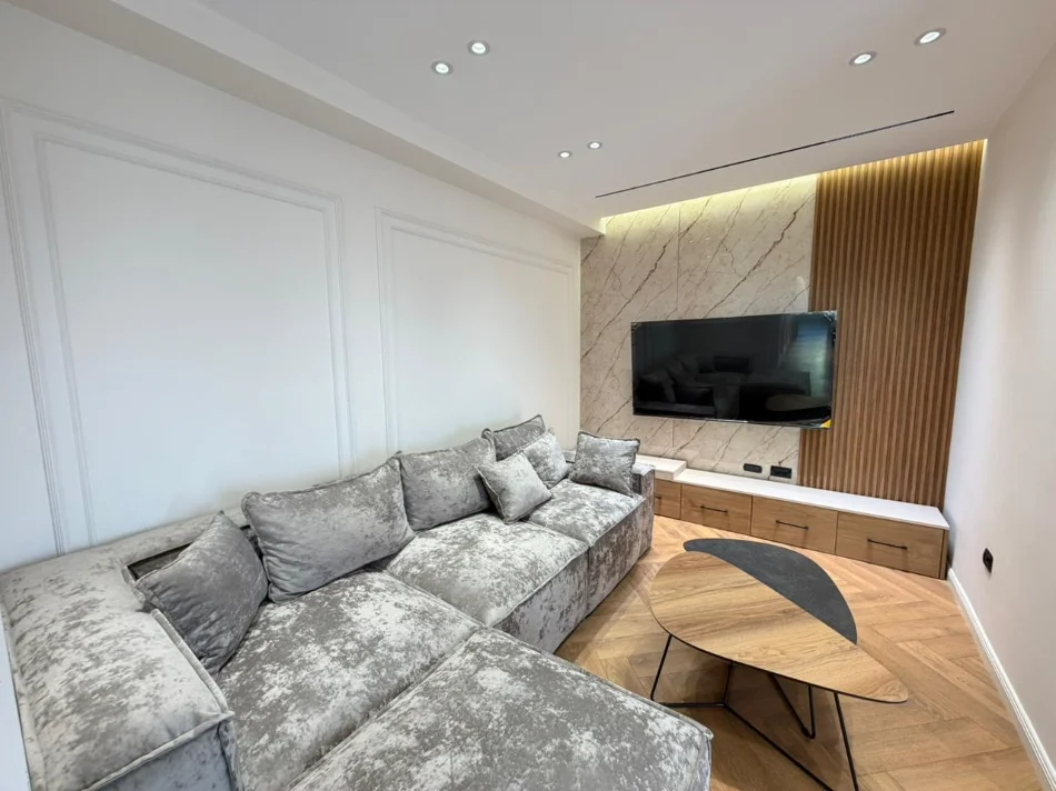 Tirane, shitet apartament 2+1+Ballkon Kati 7, 101 m² 250.000 € (Perballe Delijorgjit)