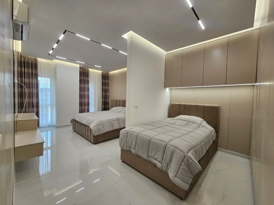 Tirane, jepet me qera apartament 2+1+Ballkon Kati 7, 85 m² 900 € (Zog i Zi)