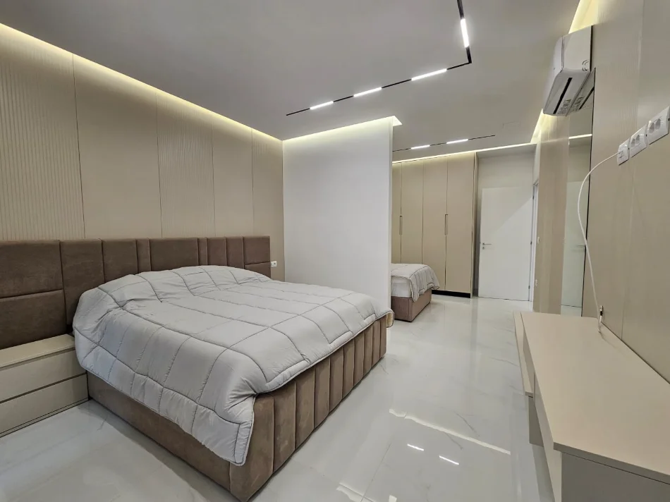 Tirane, jepet me qera apartament 2+1+Ballkon Kati 7, 85 m² 900 € (Zog i Zi)