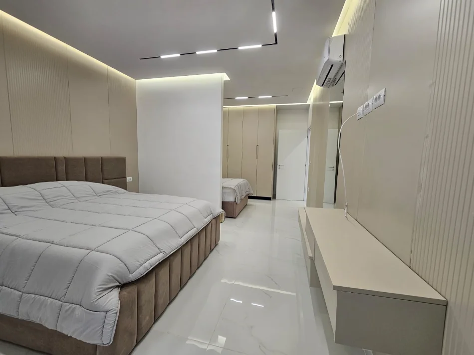 Tirane, jepet me qera apartament 2+1+Ballkon Kati 7, 85 m² 900 € (Zog i Zi)