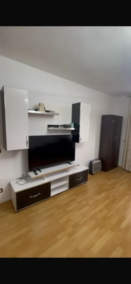 Durres, shes apartament ne plazh 4+1 Kati 3, 132 m² 170.000 € (Rruga Pavarësia)