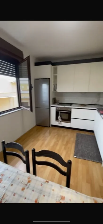 Durres, shes apartament ne plazh 4+1 Kati 3, 132 m² 170.000 € (Rruga Pavarësia)